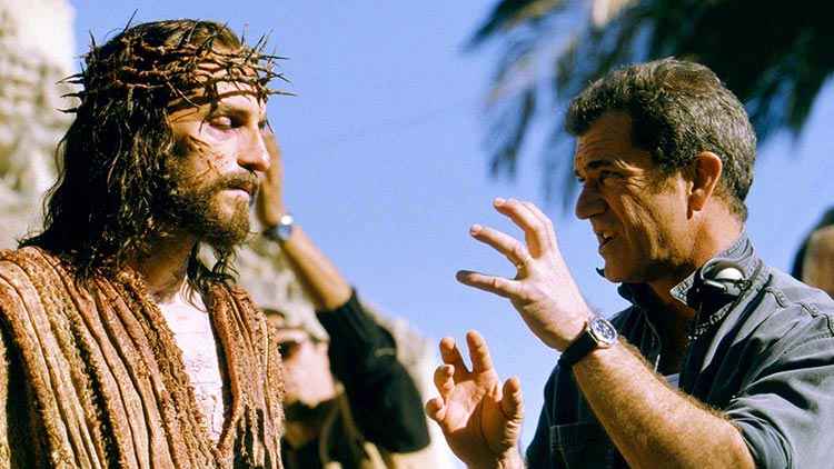 Mel Gibson le da instrucciones a Jim Caviezel